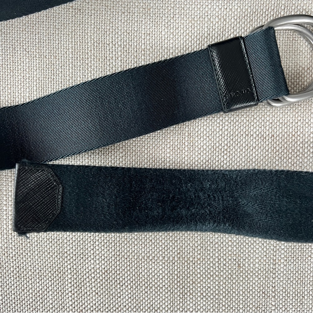Prada Men’s Navy Belt, Size 100 cm (Approximate Waist Size 29 - 33).